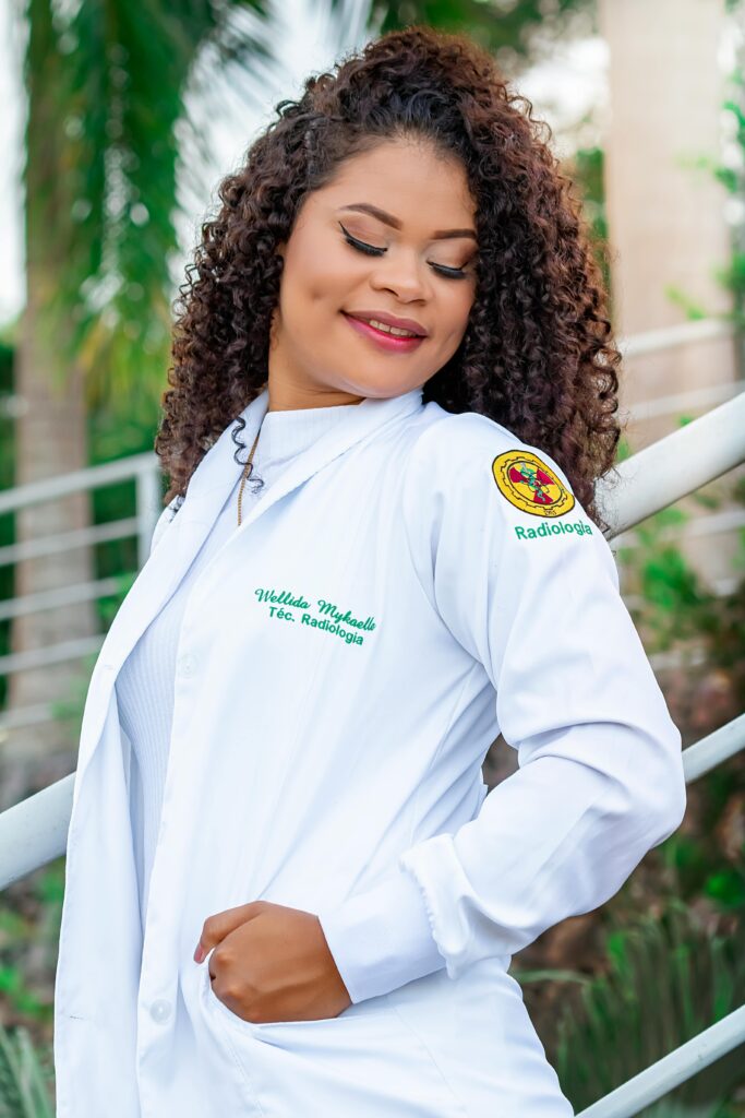 pexels-erisvanartsfotografias-11520624-683x1024 Radiologia Médica: o que faz, quanto ganha e onde estudar